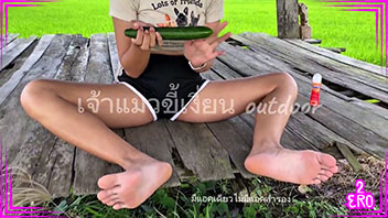 โชว์หี เย็ดแตงกวา เงี่ยนหี ห้างนา หีไทย